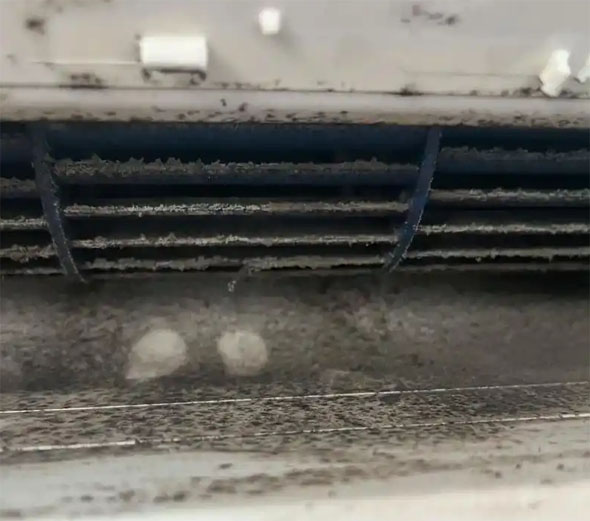 循化空调吹的风有股烧焦味是怎么回事